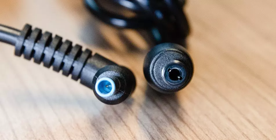 How to choose a laptop power adapter?
