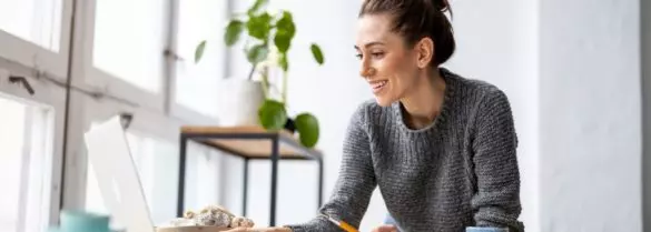 girl with laptop