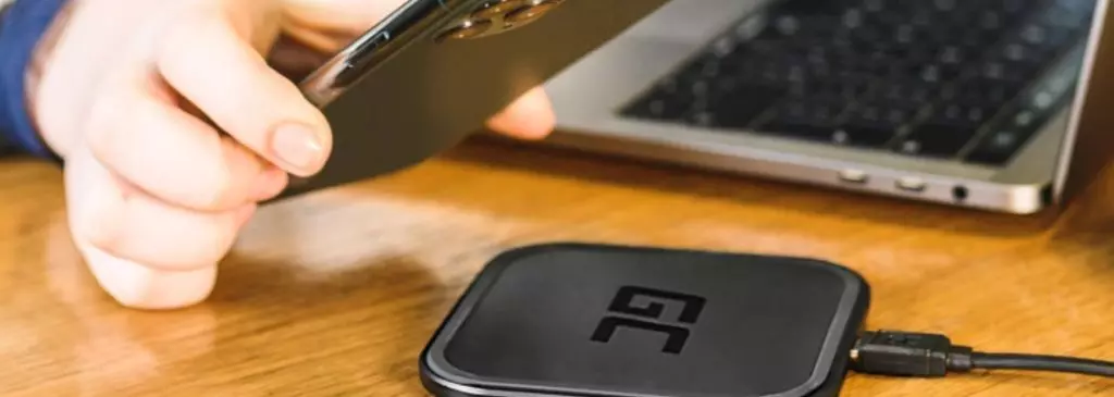 Inductive charging – how does it work? The advantages and disadvantages of such a solution
